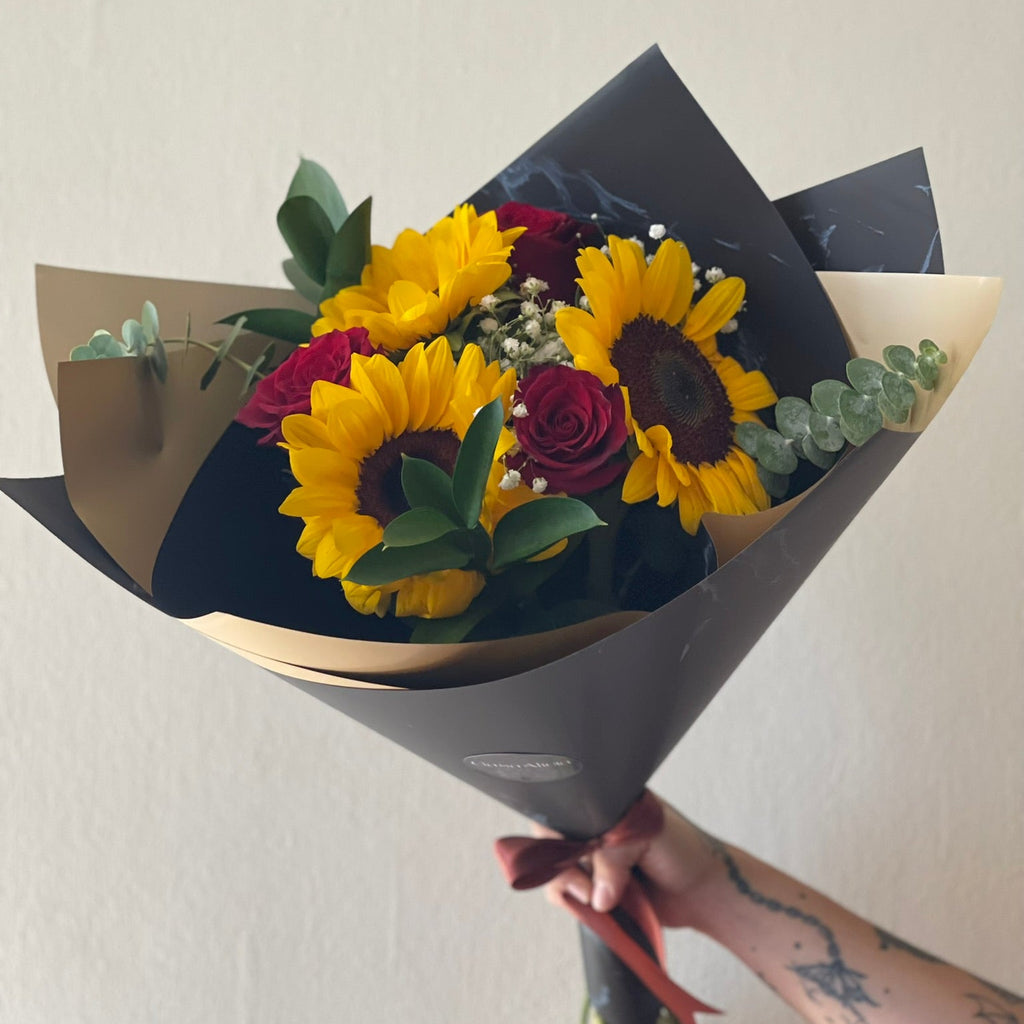 Ramo 3 Girasoles 3 Rosas Rojas