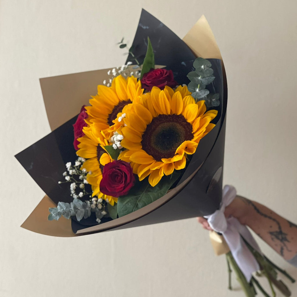 Ramo 3 Girasoles 3 Rosas Rojas