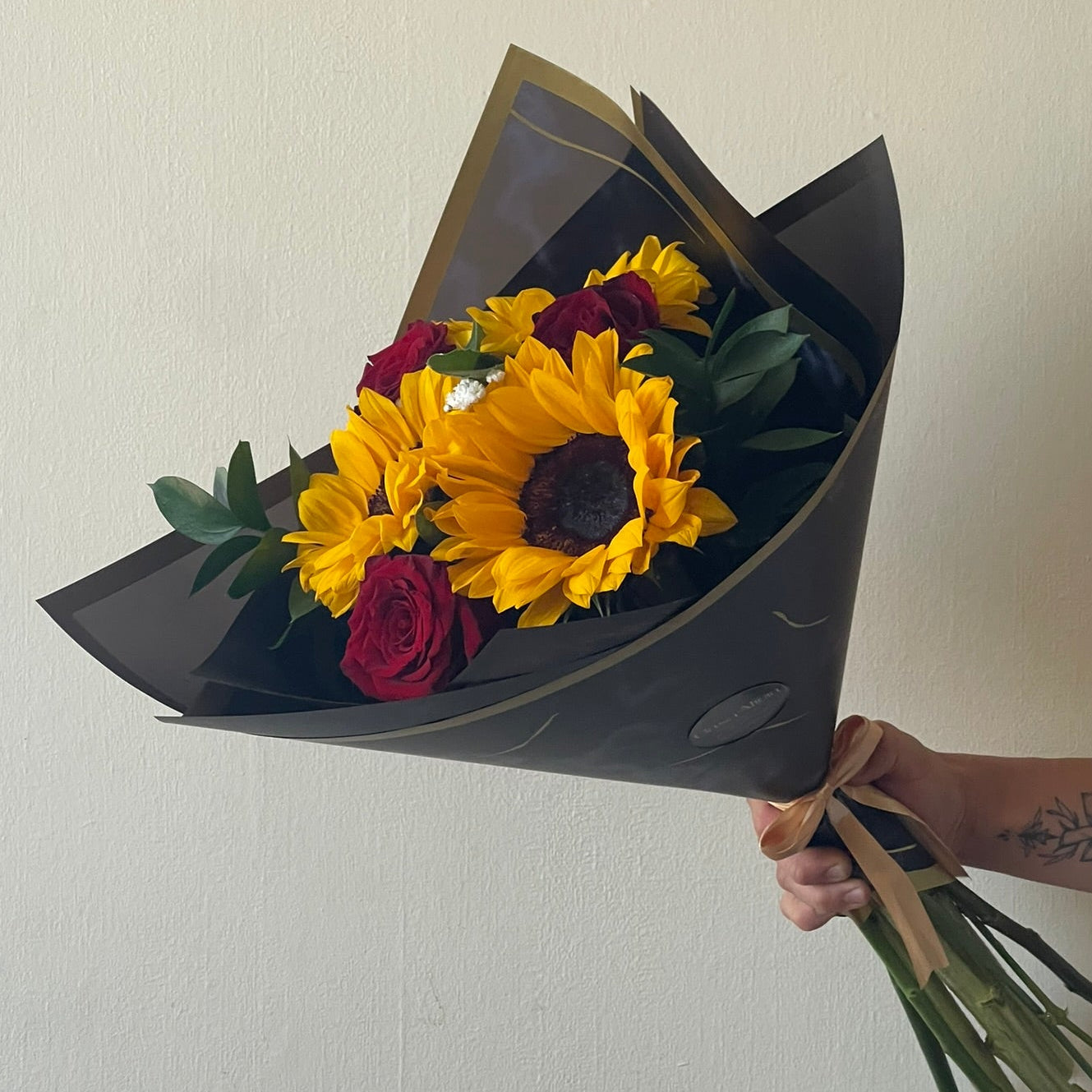 Ramo 3 Girasoles 3 Rosas Rojas