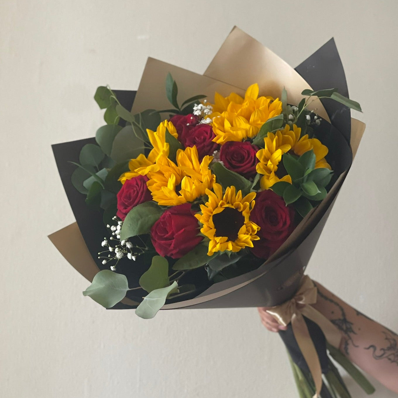 Ramo 6 Girasoles 6 Rosas Rojas